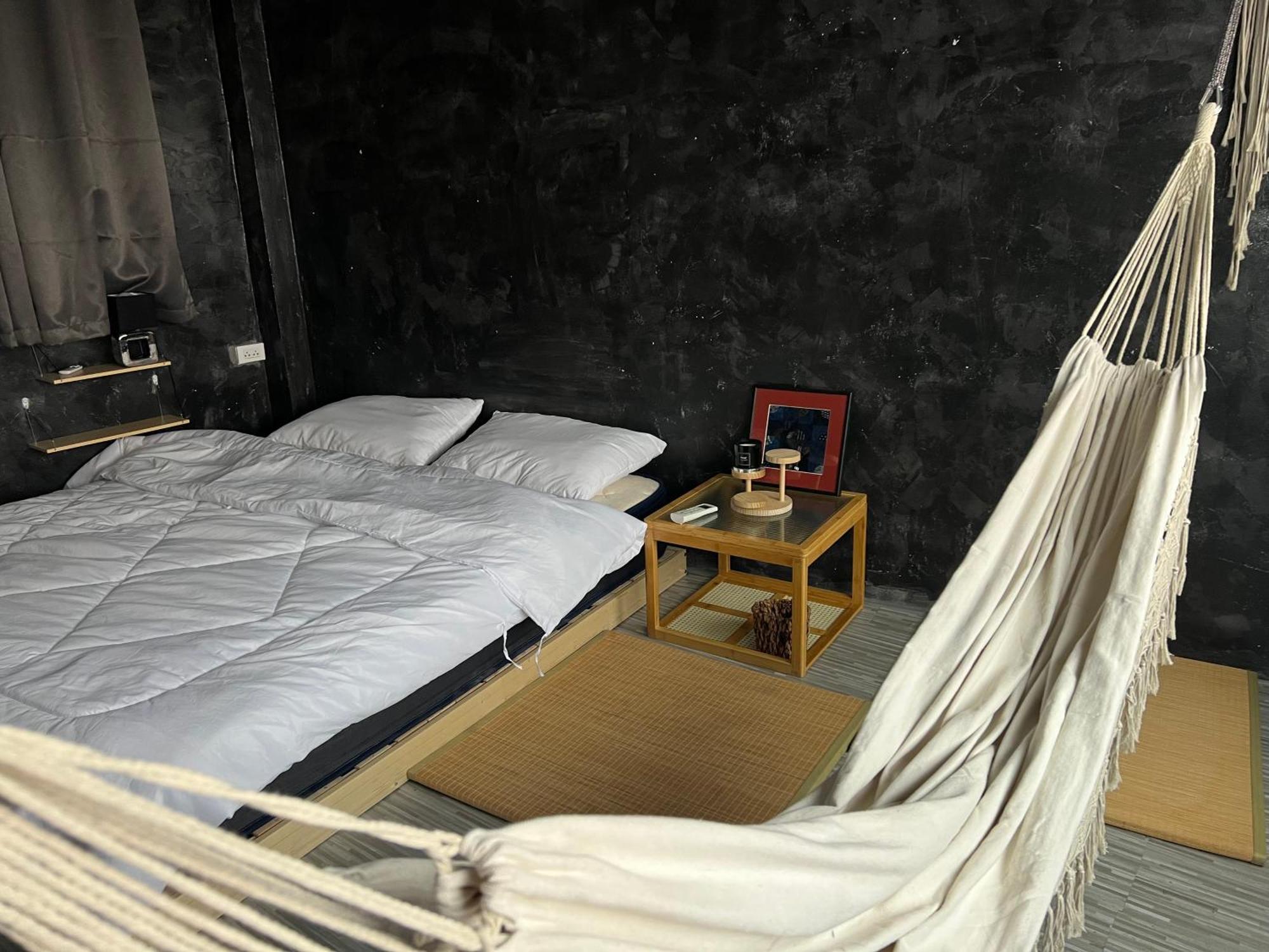 Stay Strays Hostel Bangkok Kültér fotó