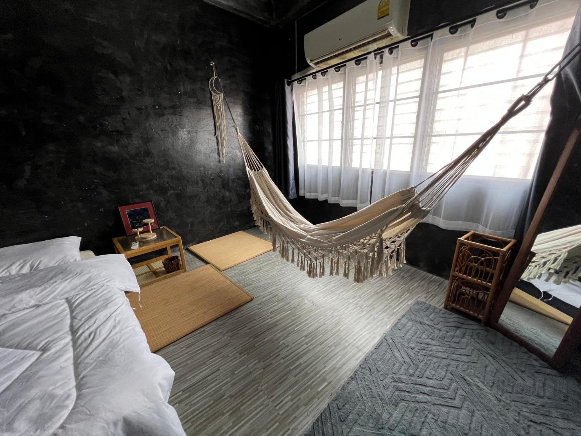 Stay Strays Hostel Bangkok Kültér fotó